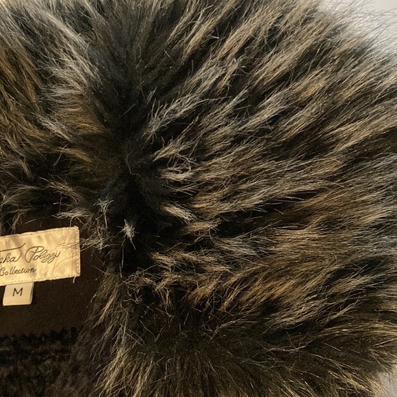 Striking Faux Suede, Faux Fur Vest - Picture 10 of 10